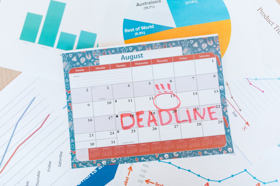 Calendar with deadline reminder for Early Decision II college application deadline in January