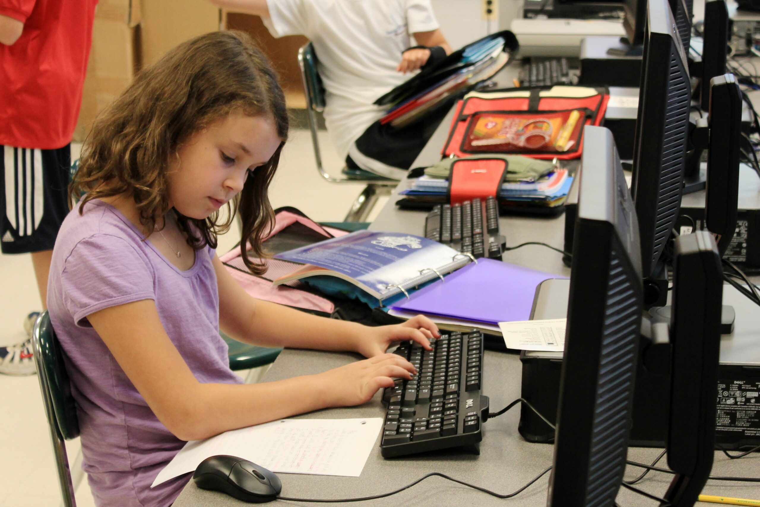 Student learning online with computer