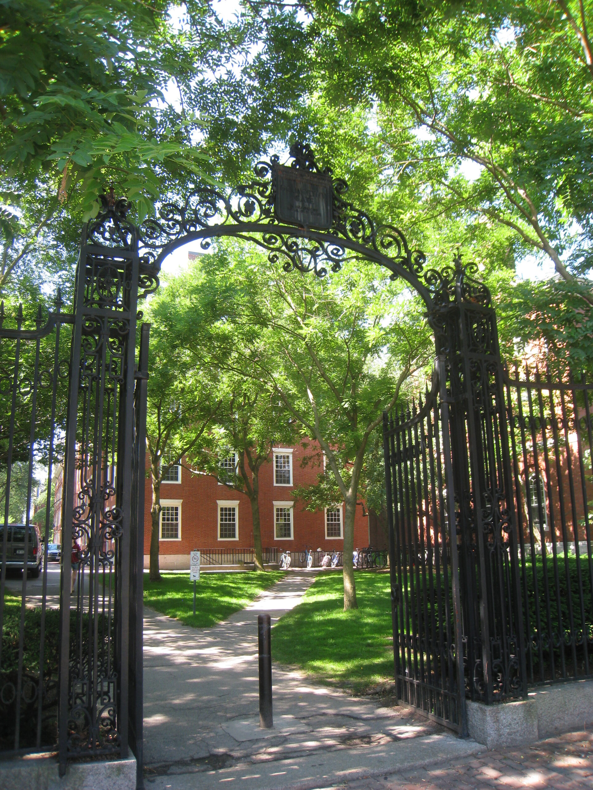 Holworthy Gate at Harvard Yard, representing failure and resilience Common App essays for elite admissions