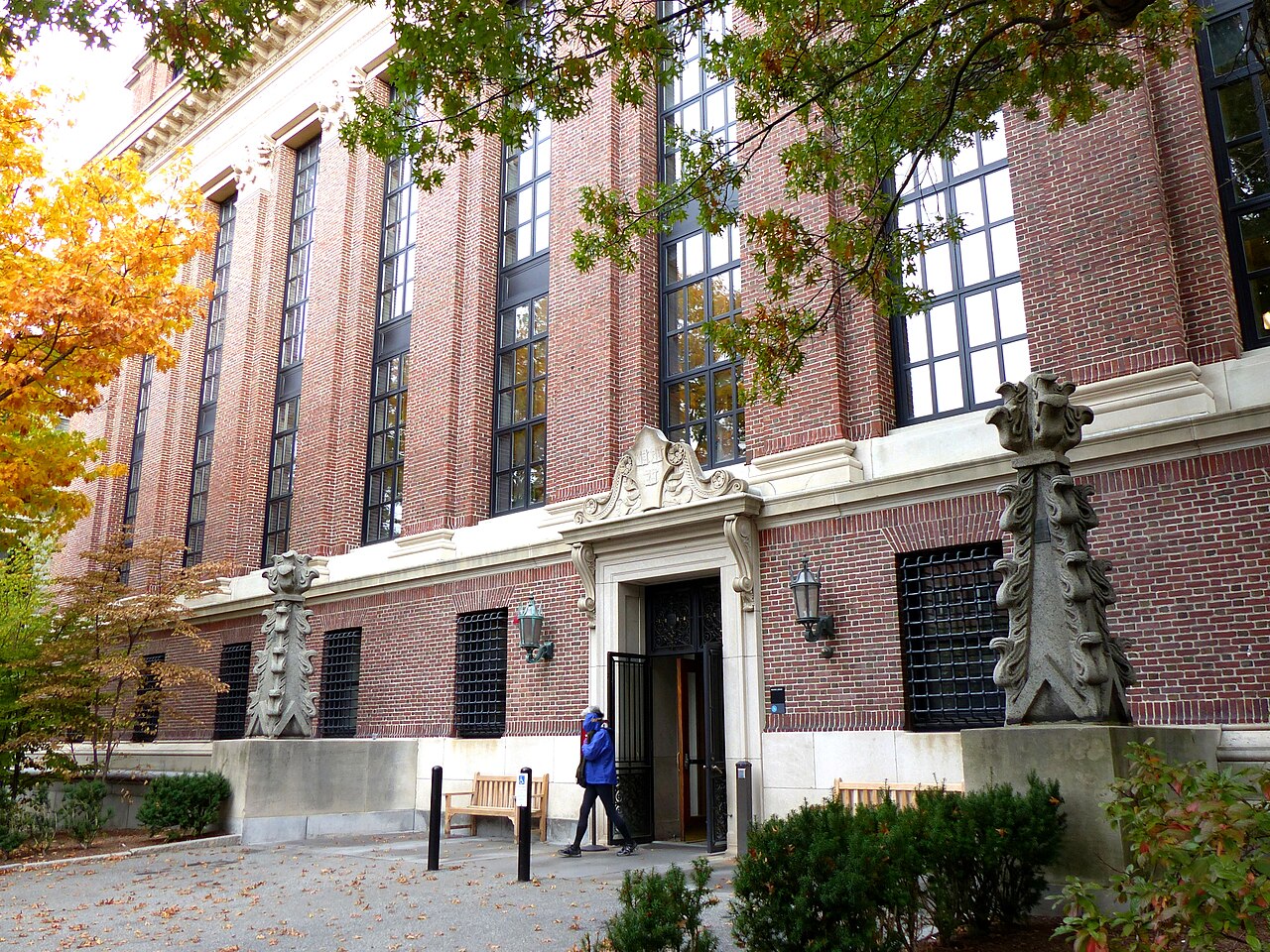 SAT sınavı ile hedeflenen kampüslerden: Harvard Widener Kütüphanesi