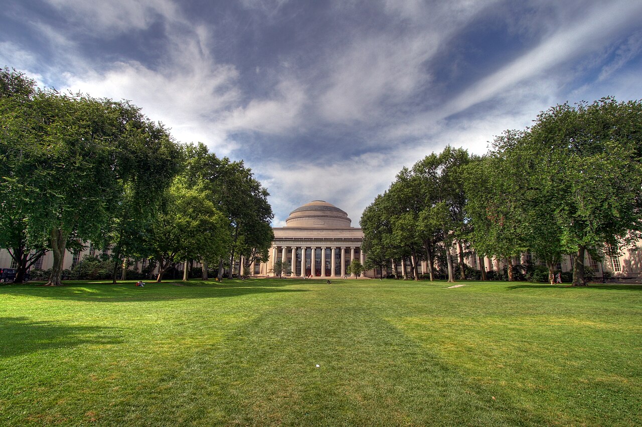 Amerikada üniversite okumak: MIT Killian Court ve Great Dome