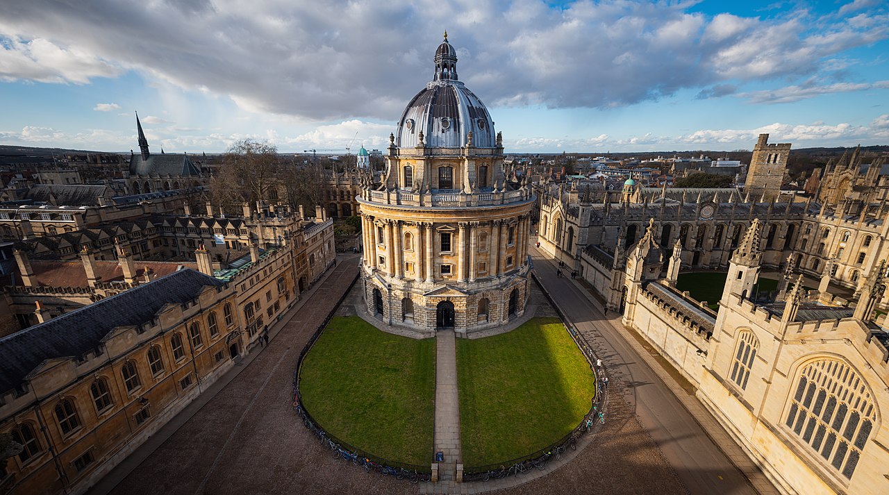 Üniversite eğitimi karşılaştırması: Radcliffe Camera, Oxford