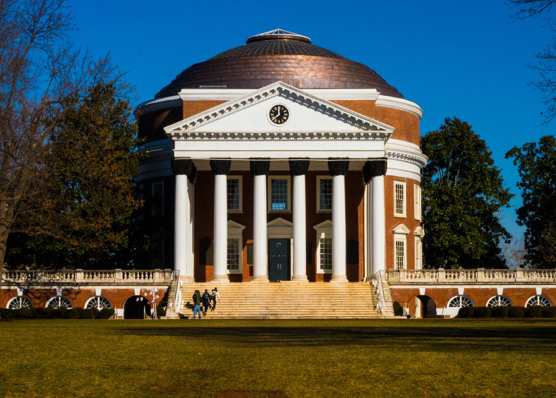 The UVA campus - a look at what UVA is known for