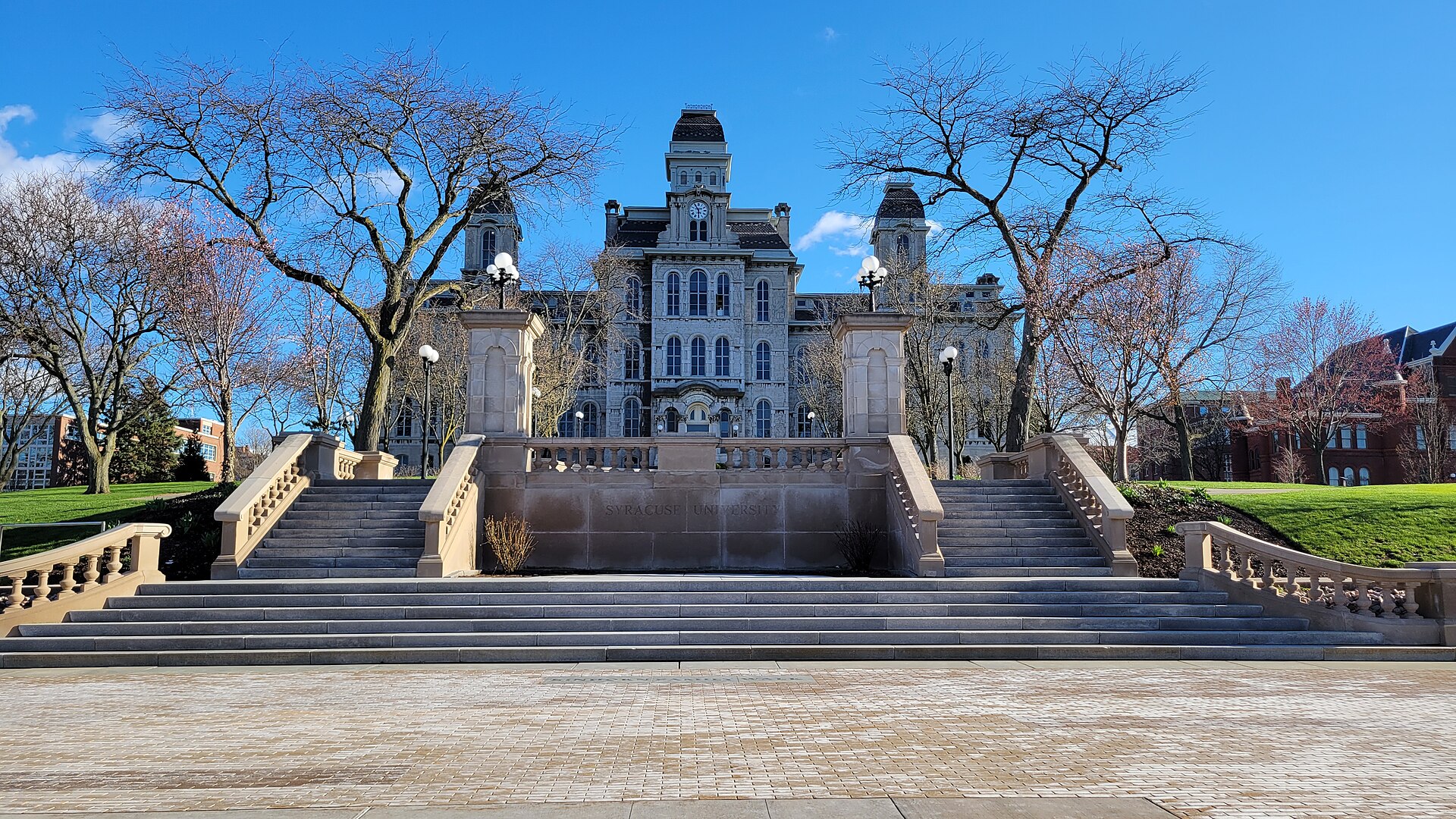 Hall of Languages at Syracuse University, illustrating the Syracuse acceptance rate