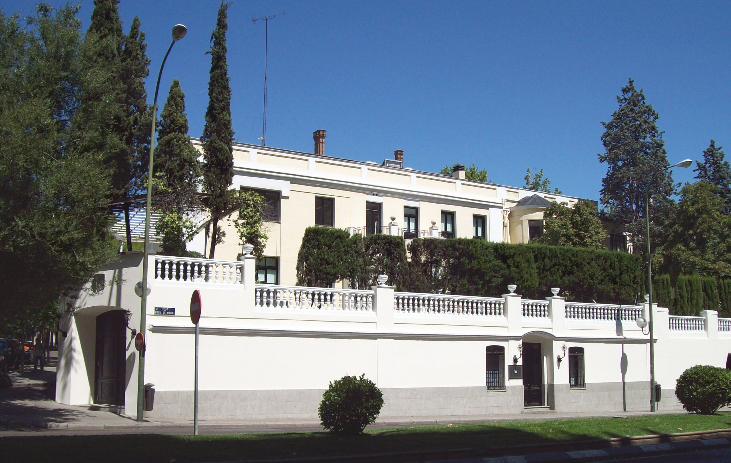 Exterior of IE Business School in Madrid, illustrating the IE Business School acceptance rate